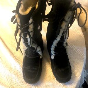 Used Minnetonka size 8 black lace up boots